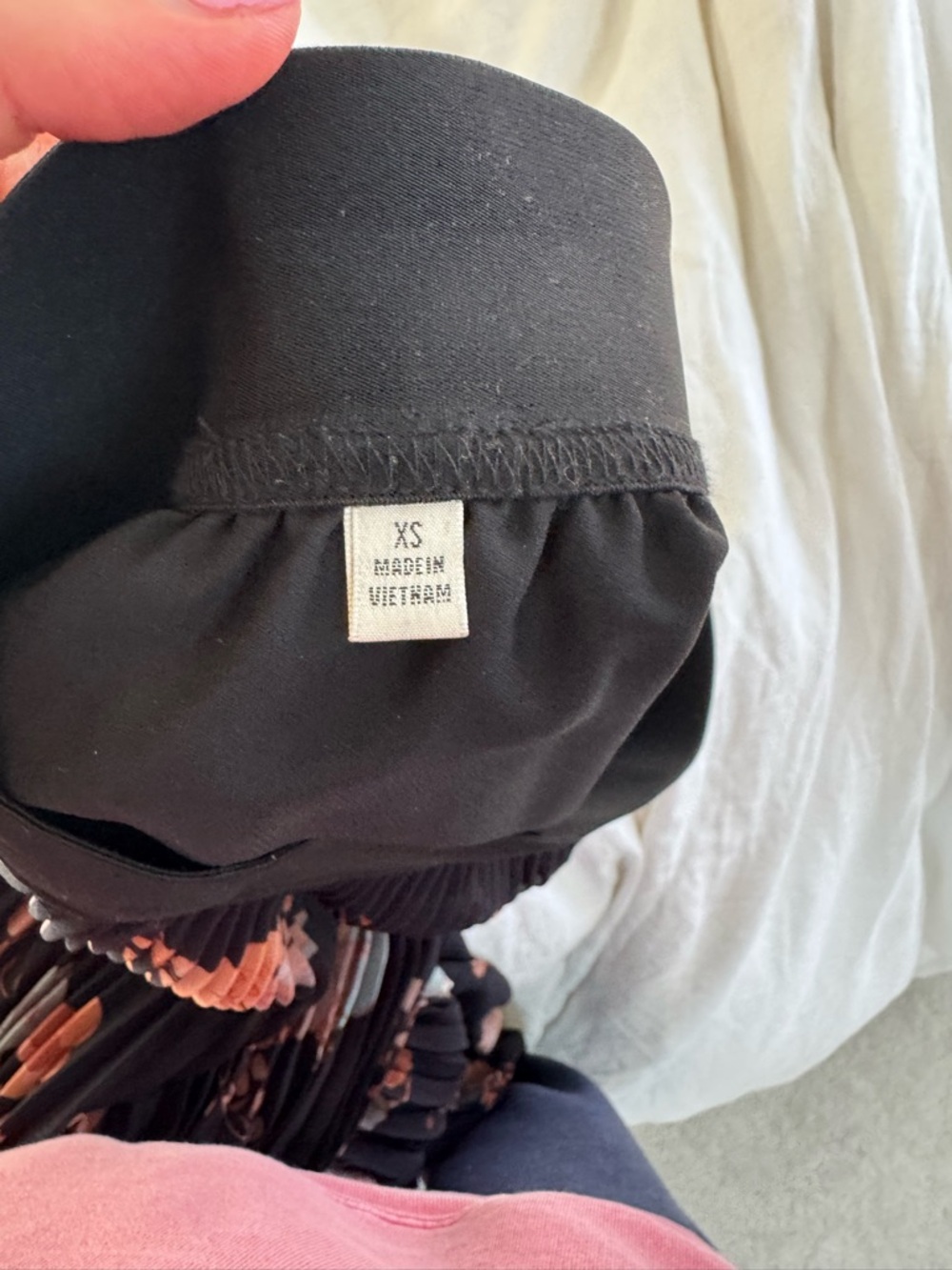 Aritzia Wilfred pleated midi skirt - Picture 3 of 5